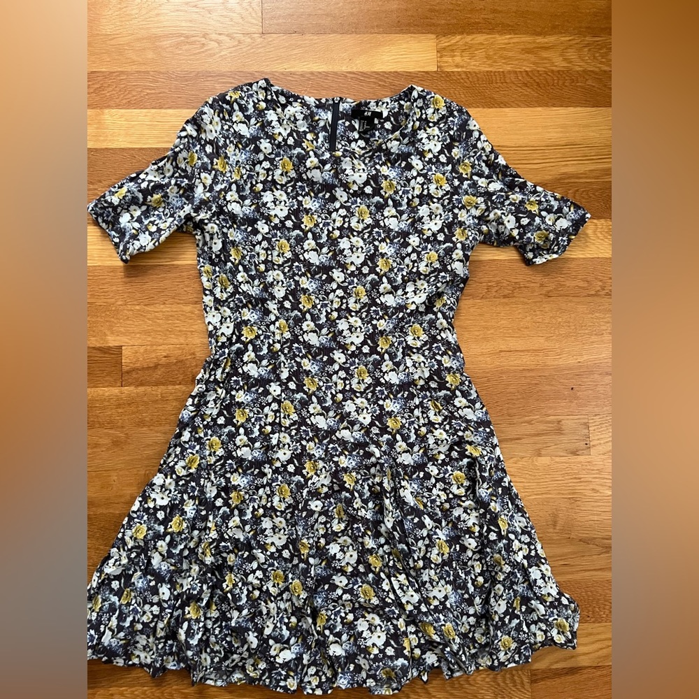 H&M Size 10 (fits like a 6) Short Sleeve Floral Dress
